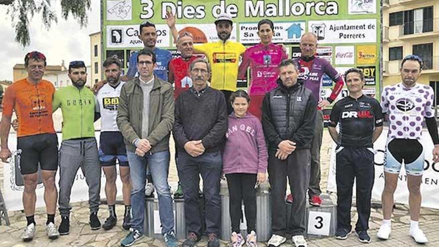 Podio de Campos de los 3 Días de Mallorca de ciclismo máster.