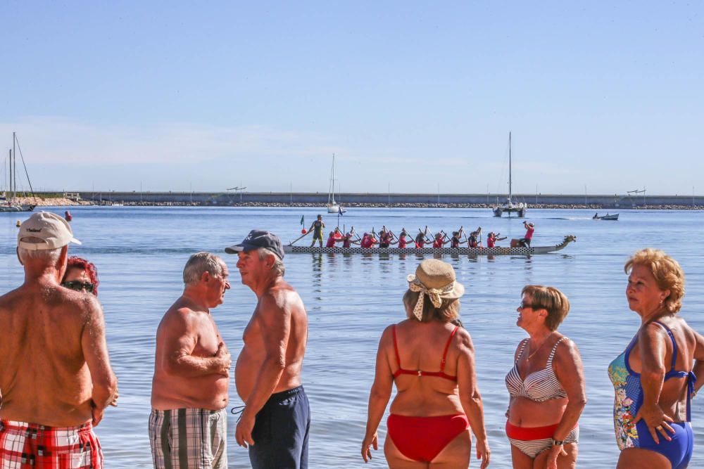 Lo dragones toman la bahía de Torrevieja