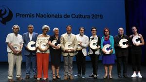 Foto de familia de los premiados con el Nacional de Cultura. 