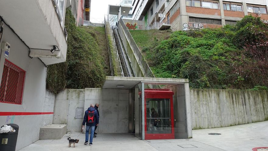 Elevador inclinado que une la avenida Camelias con la calle Menéndez Pelayo, en Vigo.