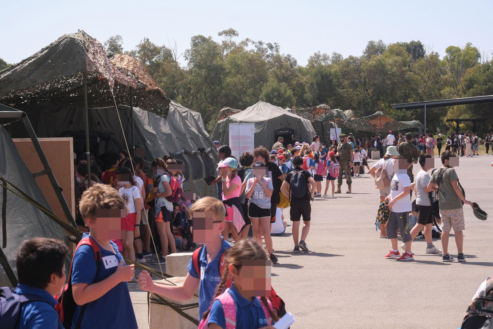 1600 niños de colegios de la provincia visitan la base militar del MOE en Rabasa