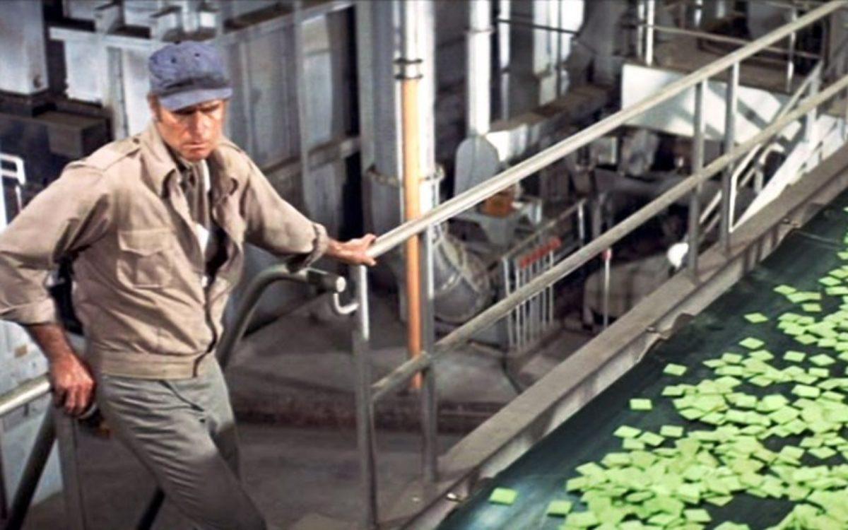 Charlton Heston, a punto de descubir el secreto del Soylent Verde.