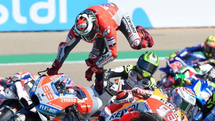 Un momento del incidente entre Márquez y Lorenzo.