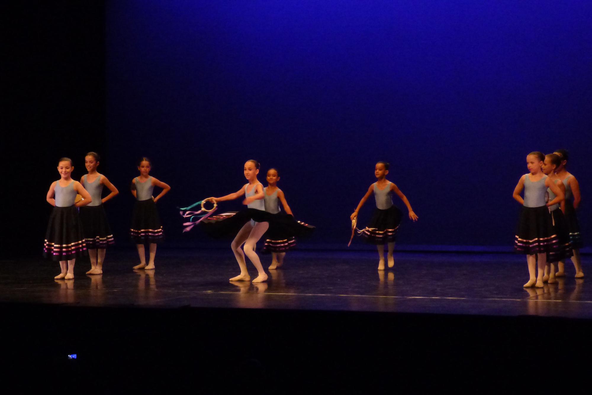 Les alumnes de l'Stage Intensiu de l'Escola de Dansa Marta Coll