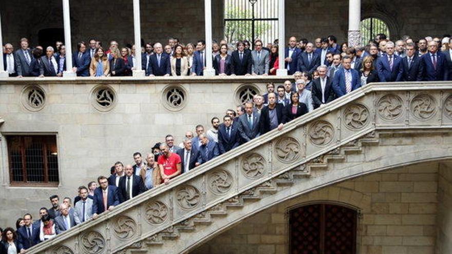 Foto de família dels signants