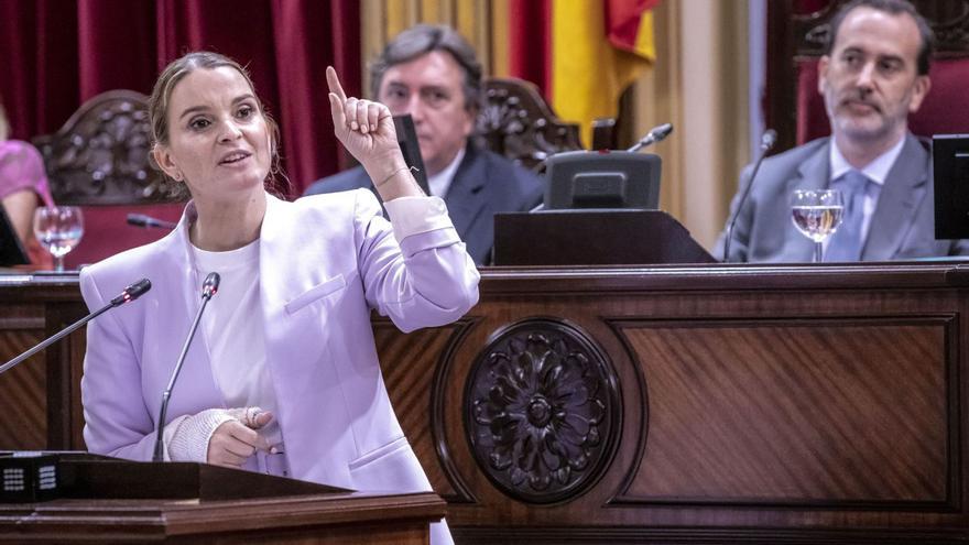 Marga Prohens, ayer durante el debate en el Parlament. | B. RAMON