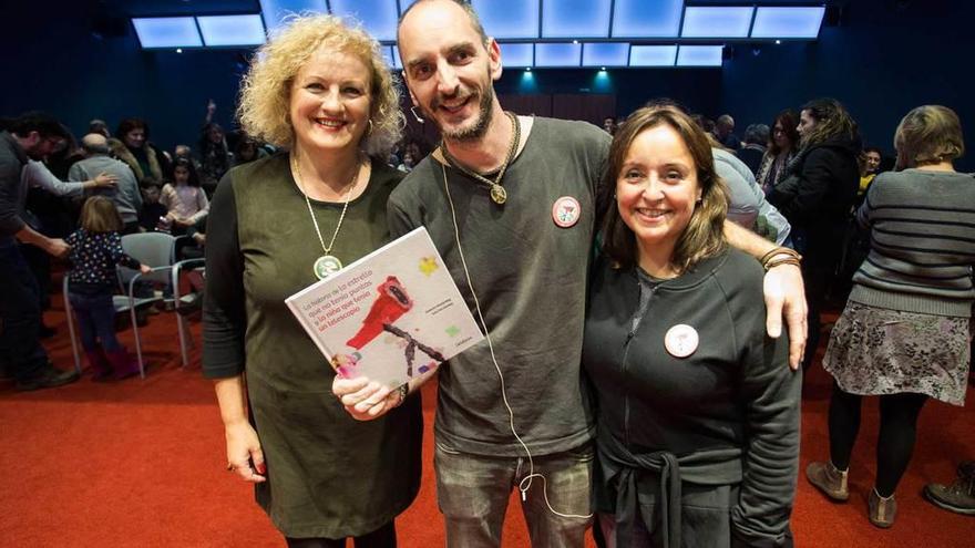 Por la izquierda, Ana Roza, Alberto Menéndez e Inés Fernández.