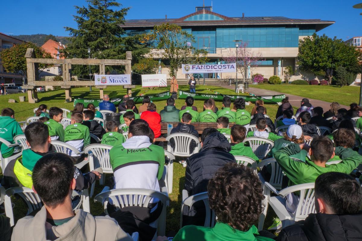 Un momento de la presentación de las categorías inferiores de Meira.