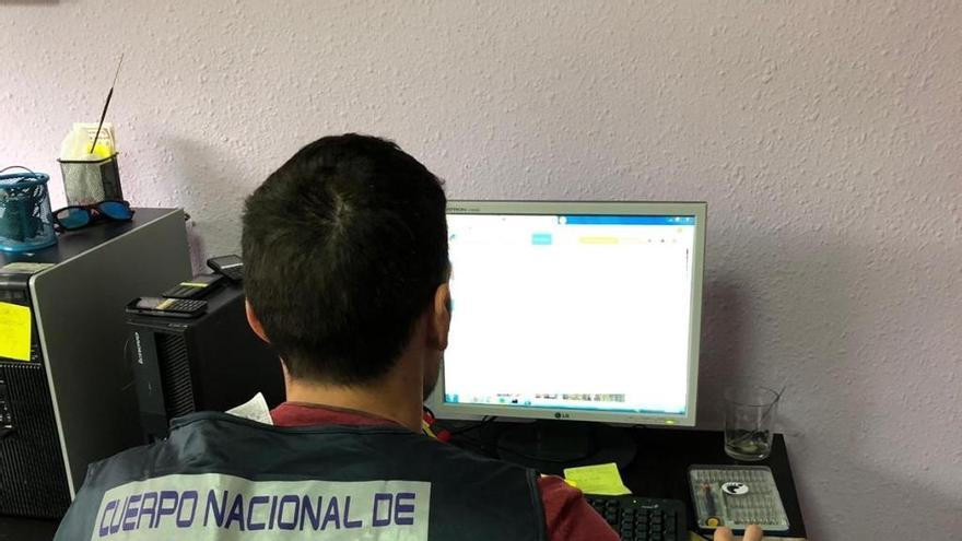 La Policía Nacional desmantela un callcenter en Málaga y detiene a 30 integrantes de una red criminal especializada en el timo del &#039;gigoló&#039;