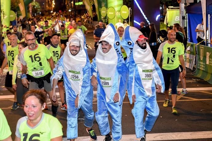 16-11-19 DEPOTES. CALLES DE LA CIUDAD. LAS PALMAS DE GRAN CANARIA. Salida y llegada de la carrera LPA Nigh Run. Fotos: Juan Castro.  | 16/11/2019 | Fotógrafo: Juan Carlos Castro