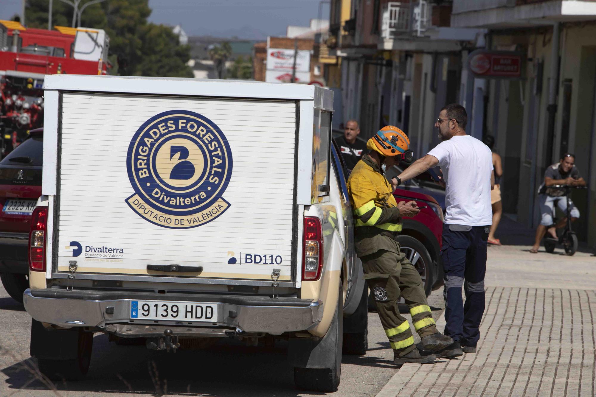 Los incendios de Ontinyent y L'Olleria movilizan una importancia dotación de bomberos y hasta 16 medios áreos