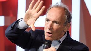 Tim Berners-Lee, durante un discurso en el CERN con motivo del 30º aniversario de la Web.