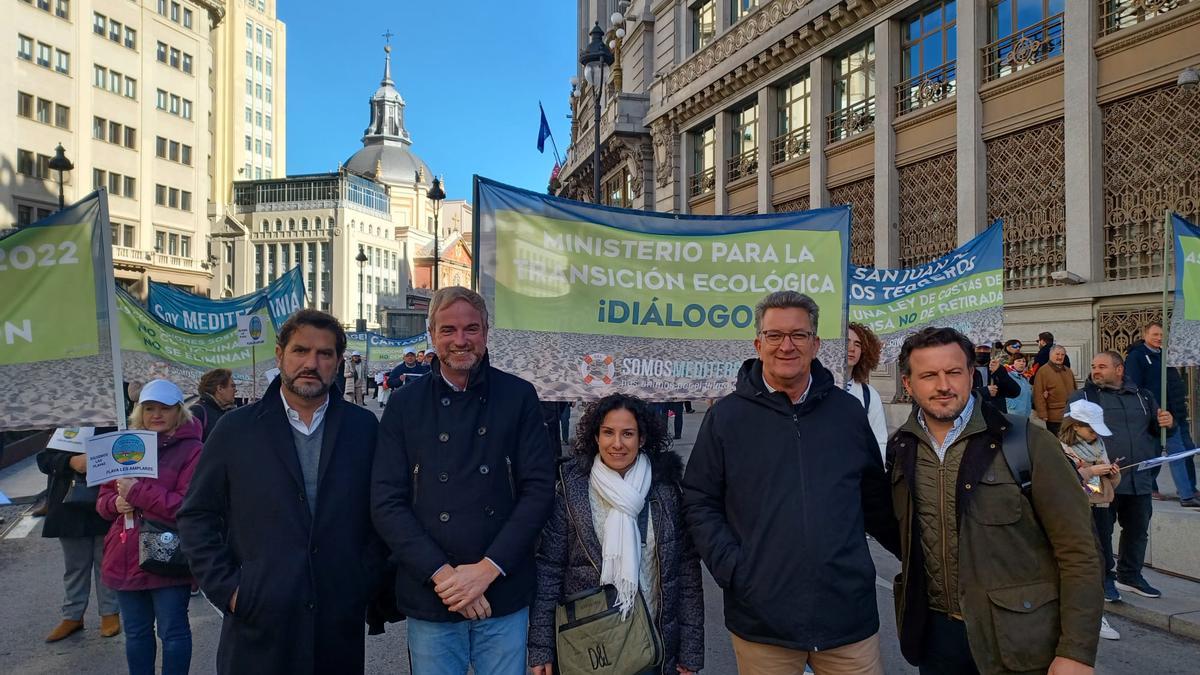 Representantes del Partido Popular en la manifestación este sábado contra la ley de costas