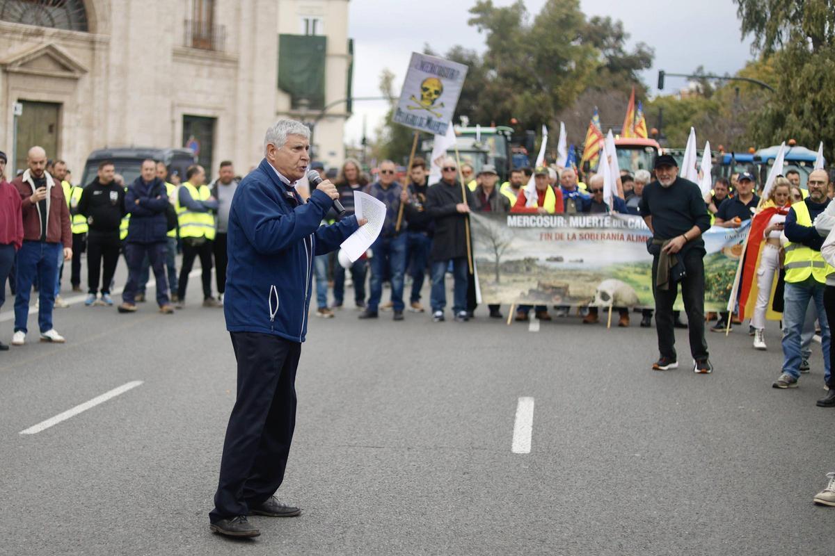 Victor Viciedo, presidente de ALIV, en la protetsa de este lunes en València.