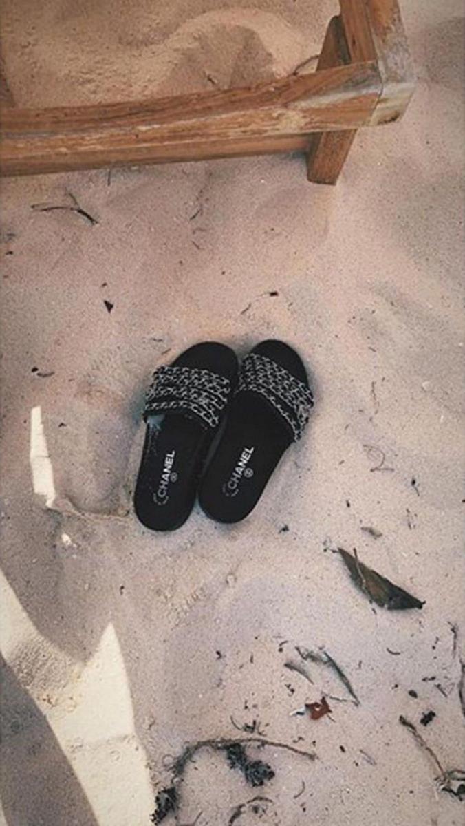 Las chanclas de Kourtney: de Chanel