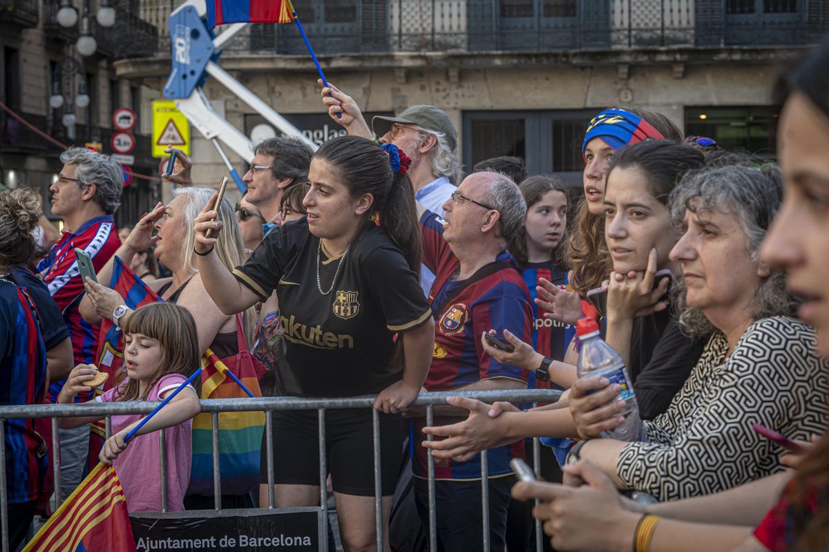 El Barça femenino celebra su Champions en la plaça Sant Jaume