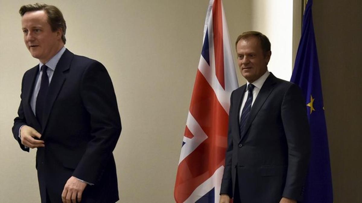 Cameron y Tusk, antes de un encuentro bilateral durante una cumbre de la UE, el pasado 29 de noviembre.