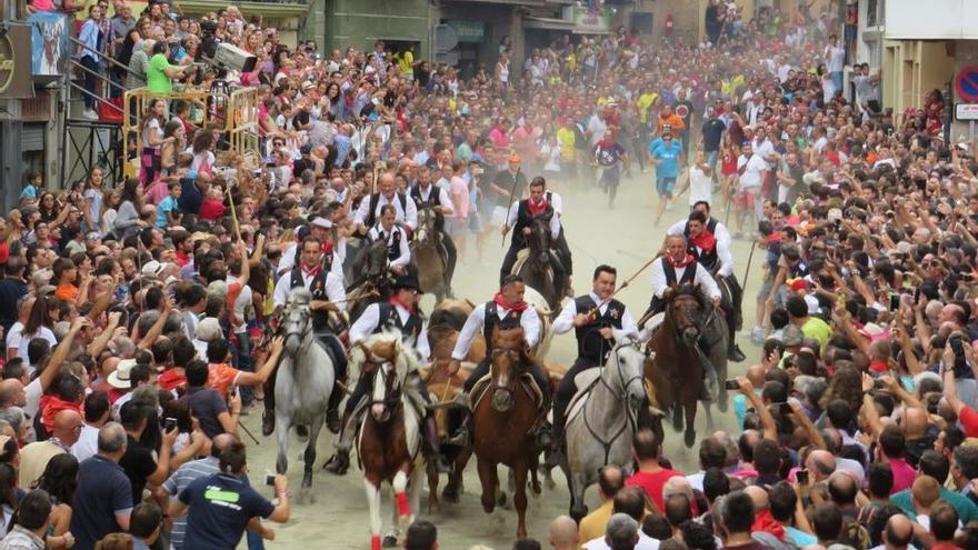 La Entrada más multitudinaria se salda con una ejecución perfecta de los jinetes