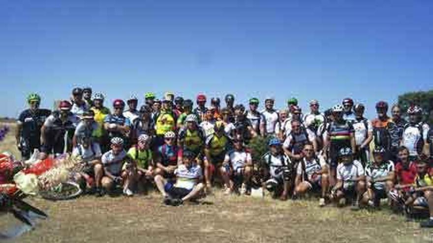 Amigos y compañeros en el club Plato Grande participaron en el acto de homenaje celebrado ayer.