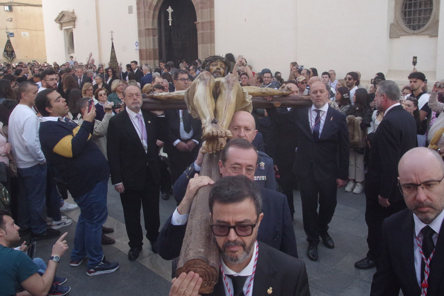 El Cristo de la Sangre y la Virgen de Consolación y Lágrimas en el traslado del Domingo de Pascua