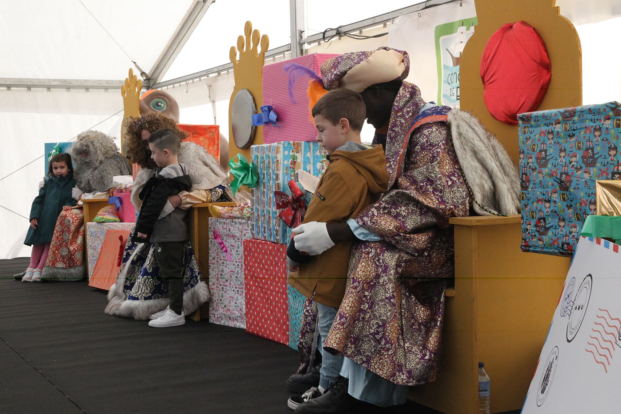 Los Reyes Magos llenan Moaña, Cangas y Bueu de ilusión