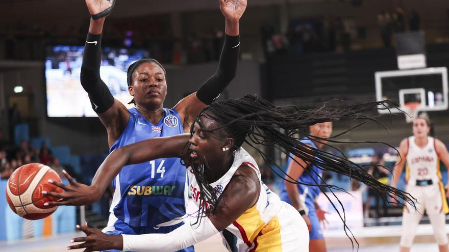 Awa Fam da primero en su debut europeo