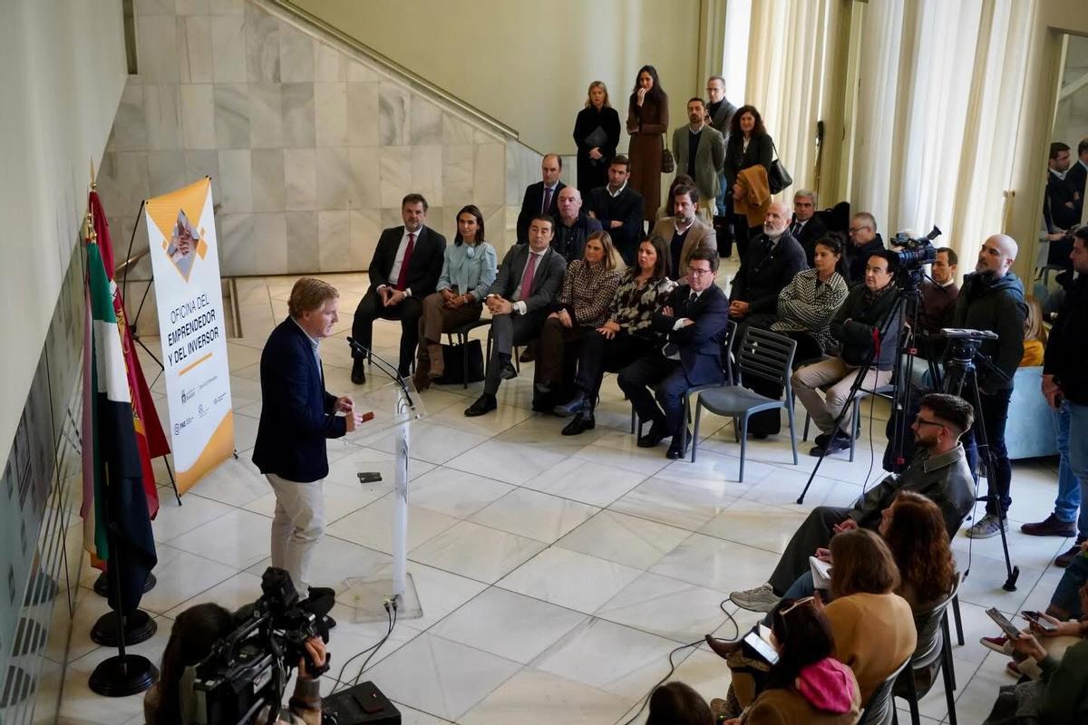 El acto de inauguración ha tenido lugar en el López de Ayala.