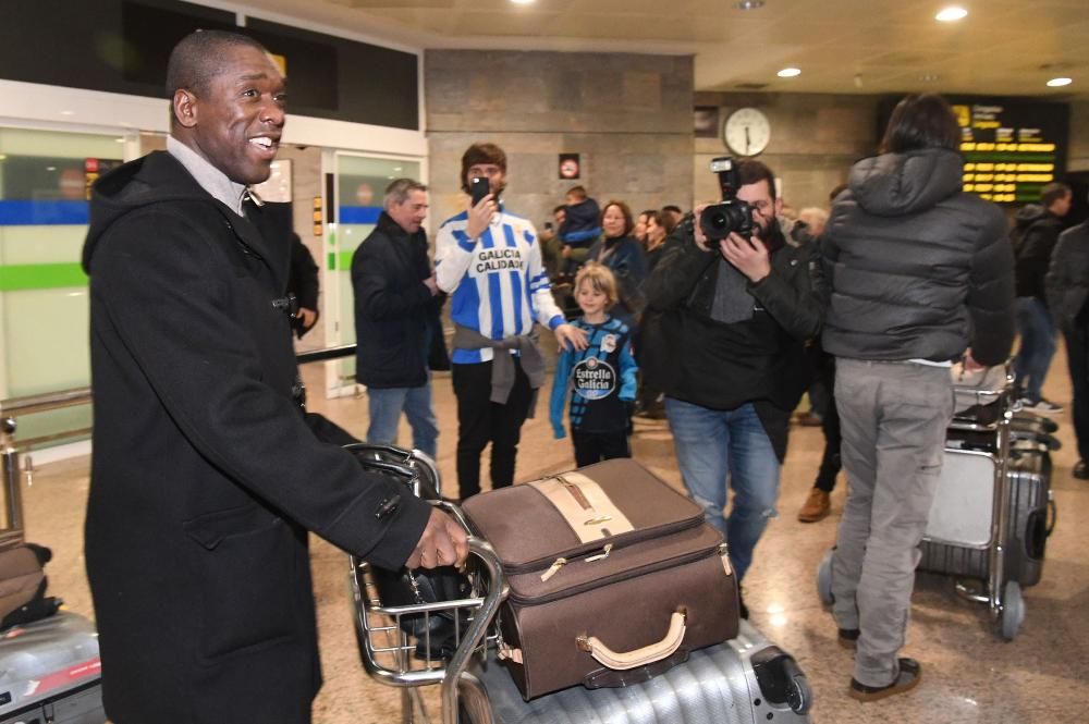 Llegada del nuevo entrenador del Deportivo a Alvedro.