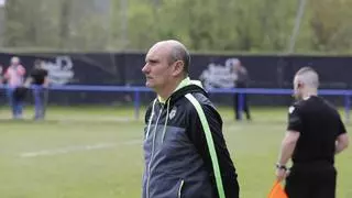 Un histórico del fútbol asturiano despide al tercer entrenador... ¡en una sola temporada!