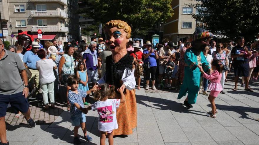 Cangas se transporta a “un mundo mágico de ilusión” con el comienzo de las Festas do Cristo