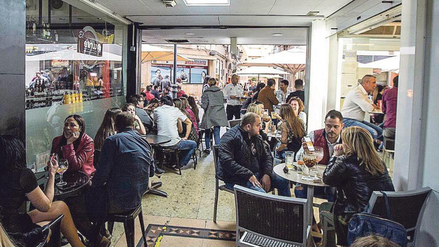 Las terrazas que el Ayuntamiento obliga a retirar están en locales de la calle Castaños.