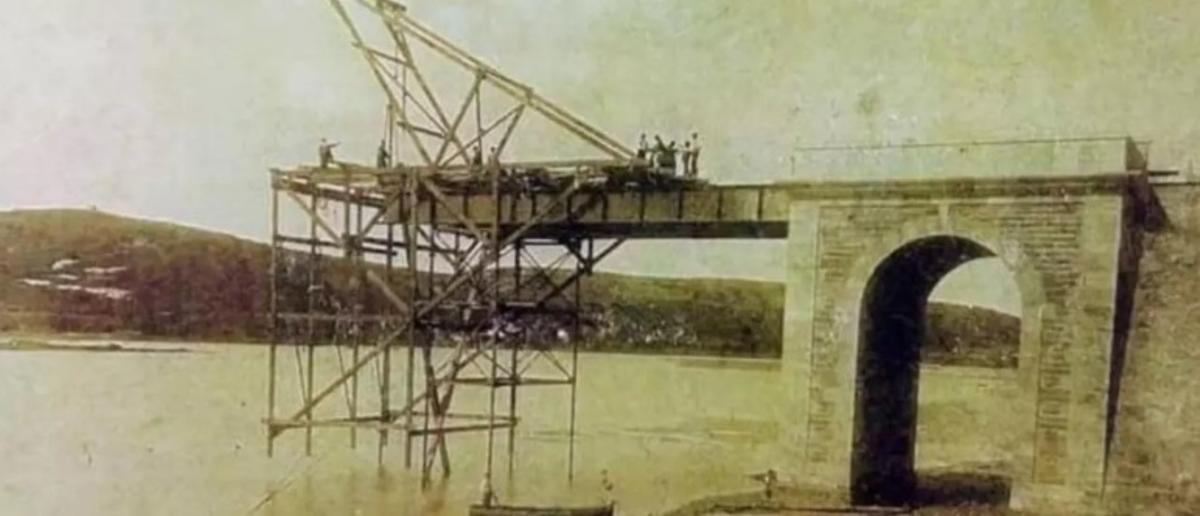 Puente de A Pasaxe en construcción a finales del siglo XIX