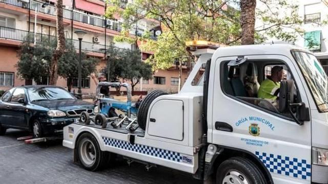 La nueva empresa de la grúa incrementa un 40% la retirada de vehículos en Benidorm