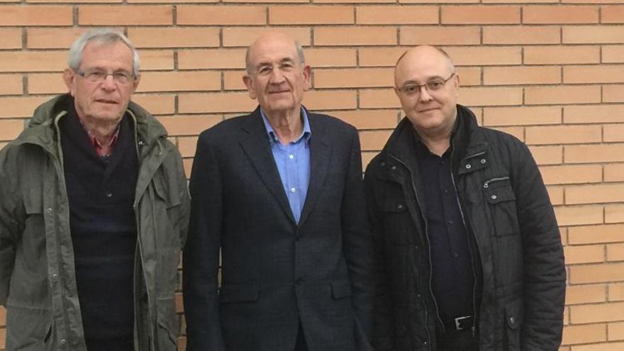 Sebastià Catllà, president d&#039;AMPANS (al mig) amb Josep Maria Carrillo (esquerra) Serafí Vallecillos, en representació del Festival Clam