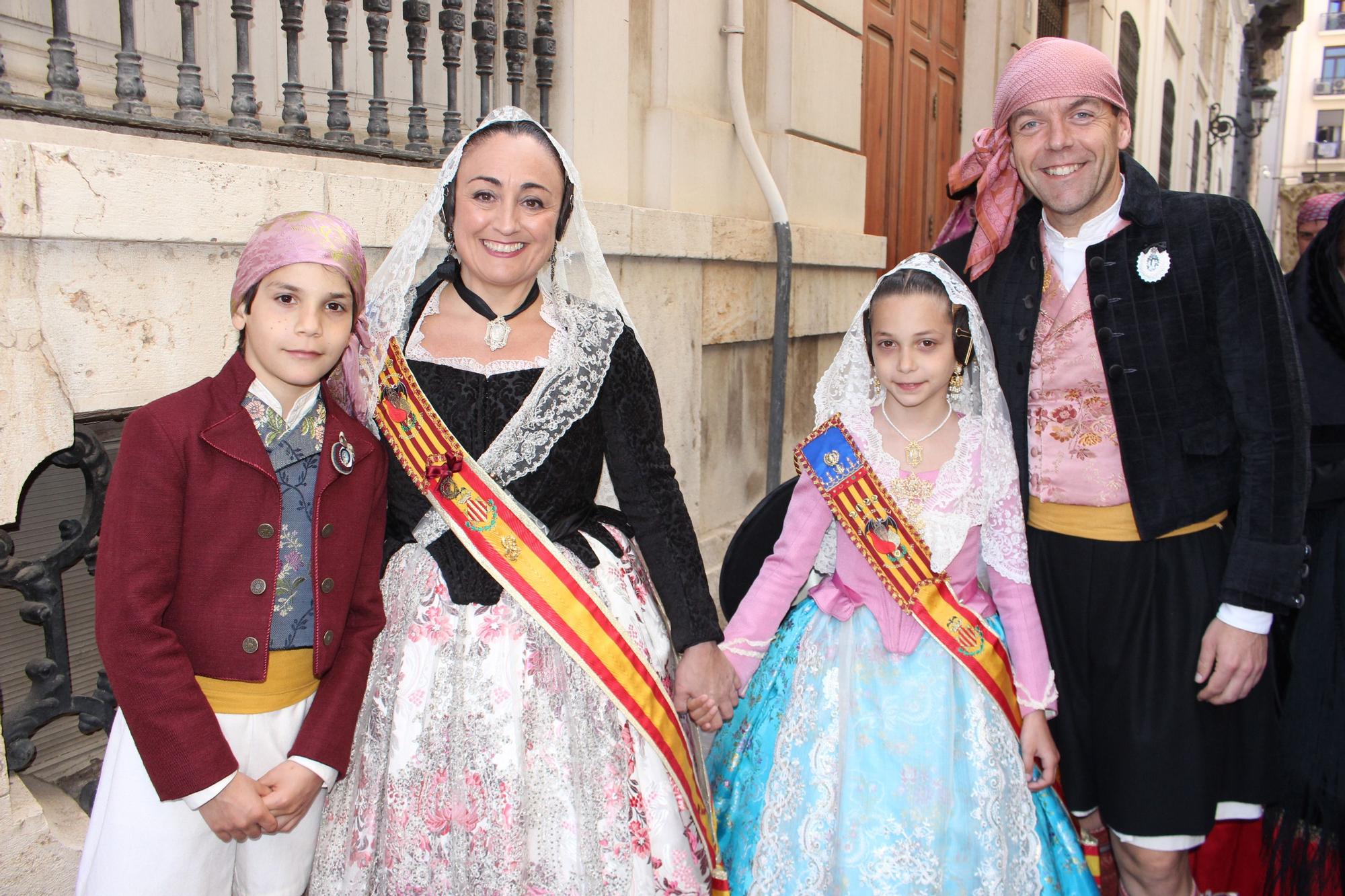 El desfile de falleras mayores en la Ofrenda a San Vicente Ferrer