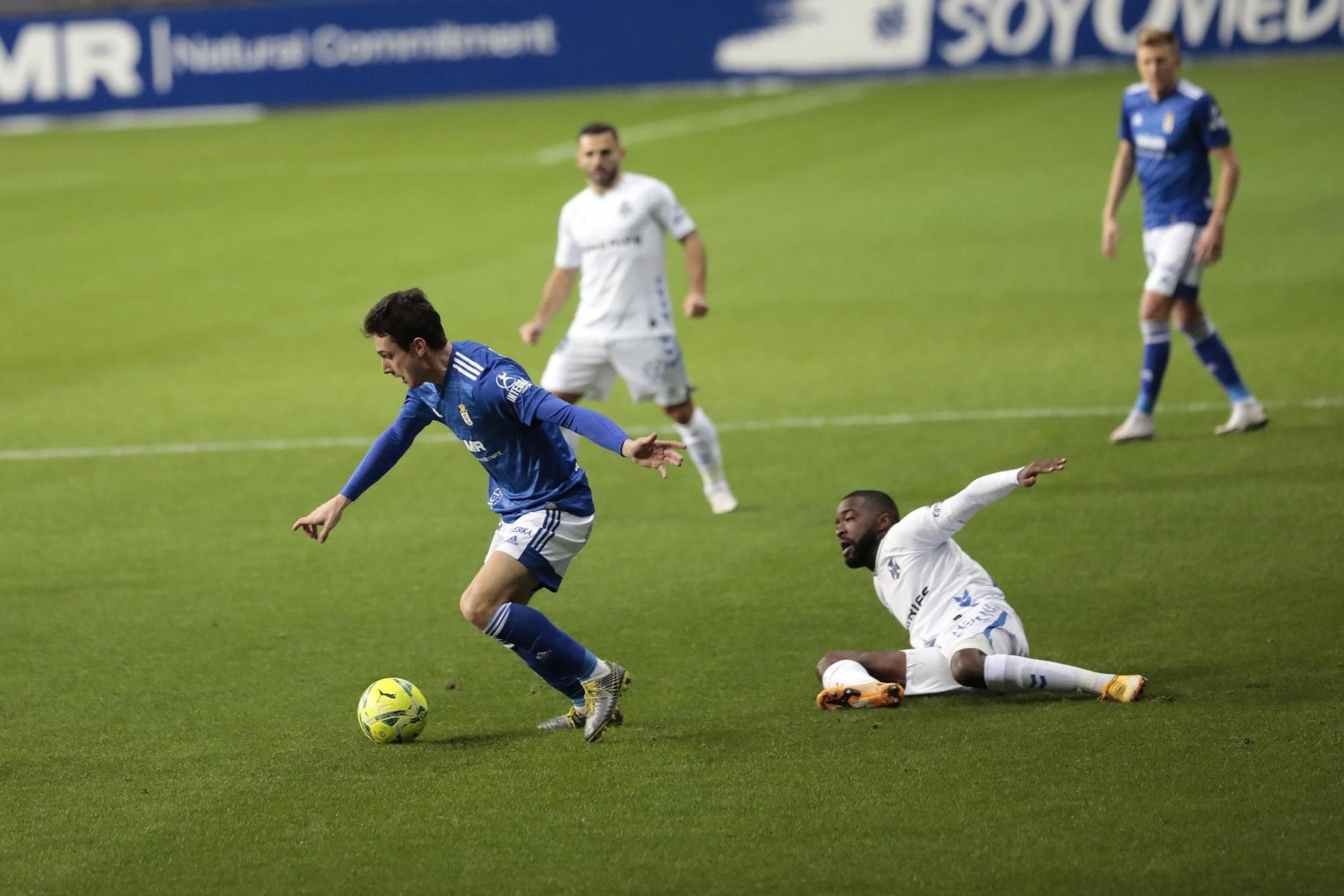 El partido del Oviedo ante el Tenerife, en imágenes