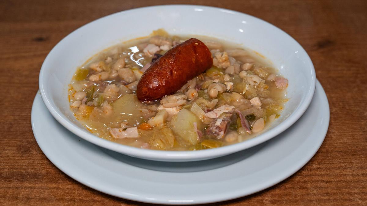 Caldo gallego a 4 euros en el Olimpiada 92.