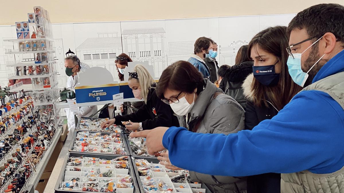 Furor por los ‘cliks’: casi 2.500 personas visitan la muestra de Playmobil de Curtis