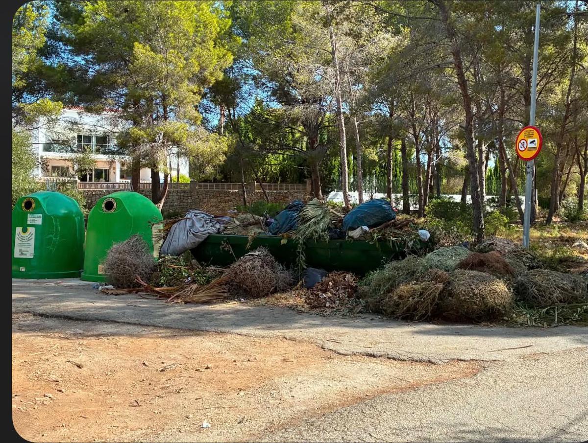 Calp, repleta de basura en el tercer día de huelga en la retirada de residuos (imágenes)