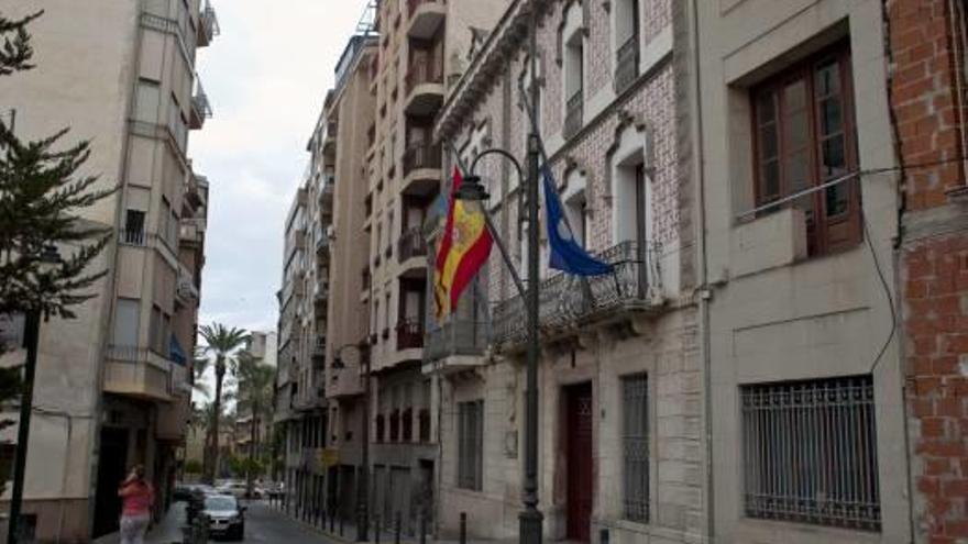 Fachada del Ayuntamiento de Crevillent.