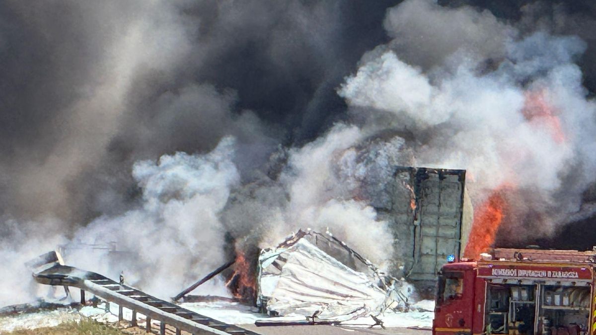 Así ha quedado el camión tras el incendio