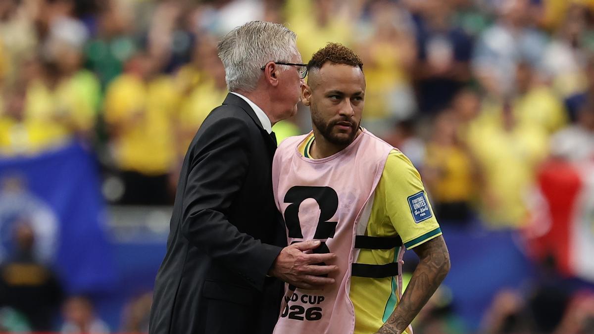 Ancelotti, junto a Neymar tras no jugar ante Japón