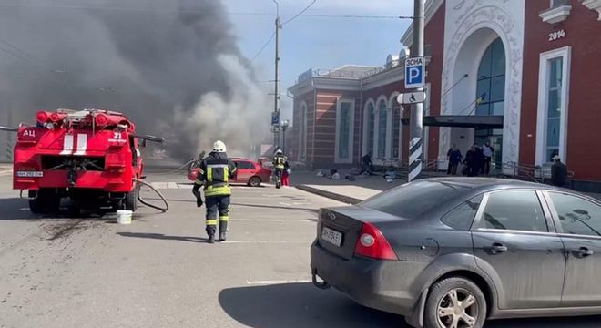 Decenas de muertos en el bombardeo en una estación de tren en Kramatorsk