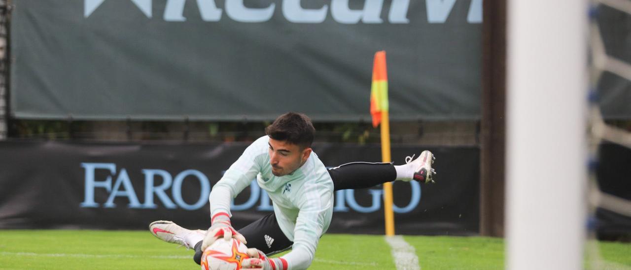 Gaizka Campos, en un entrenamiento con el Celta B la pasada temporada.