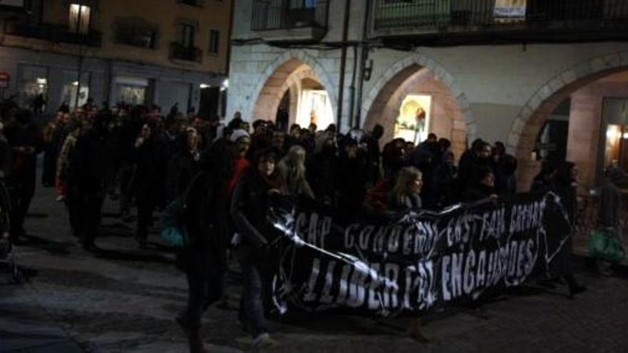 Un centenar de persones s&#039;ha manifestat pel centre de Girona en rebuig a la sentència.