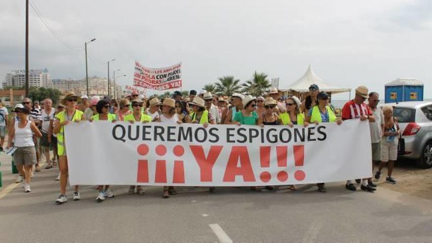 Los vecinos de les Amplàries reclaman espigones en el litoral norte de Orpesa