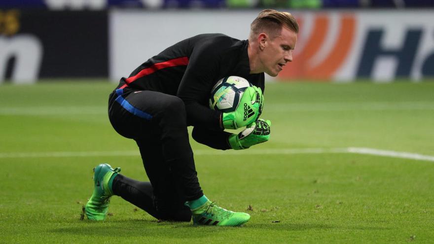 El portero del Barça Ter Stegen durante una intervención. // Sergio Pérez