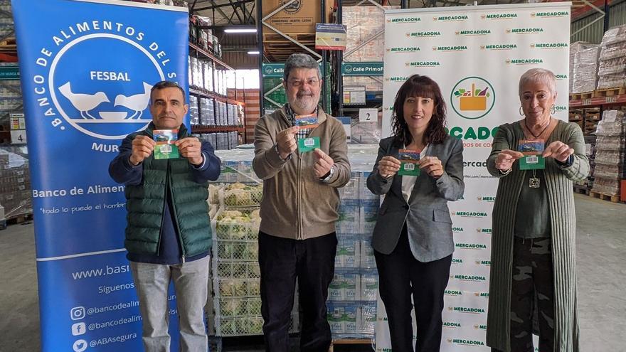 Mercadona entrega más de 2.400 tarjetas de compra al Banco de Alimentos del Segura