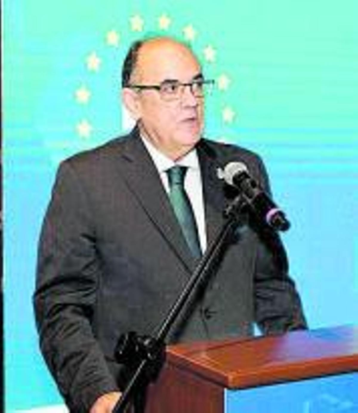 Luis Campos. | // LOC