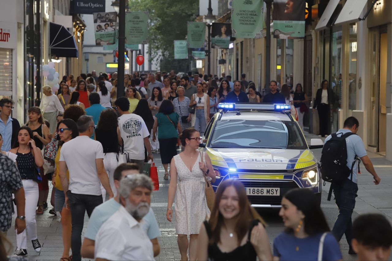 El centro de Córdoba se llena de ambiente en la Shopping Night 2025